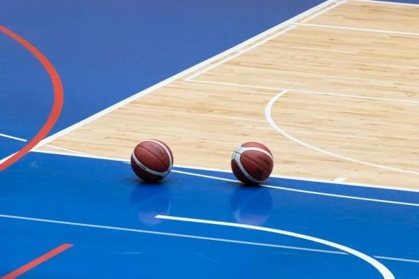 纽约尼克斯训练营观察：布伦森驱动东部争冠与唐斯内线转型解析
